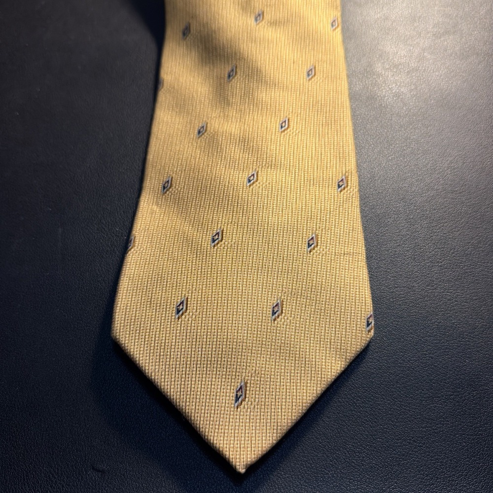 Nautica Men's Yellow Geometric Pattern 100% Silk Classic Tie!